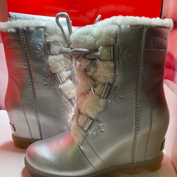 BNIB Sorel Disney Frozen Collection Silver - Picture 6 of 9